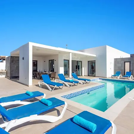 Aurora By ヴィラ *